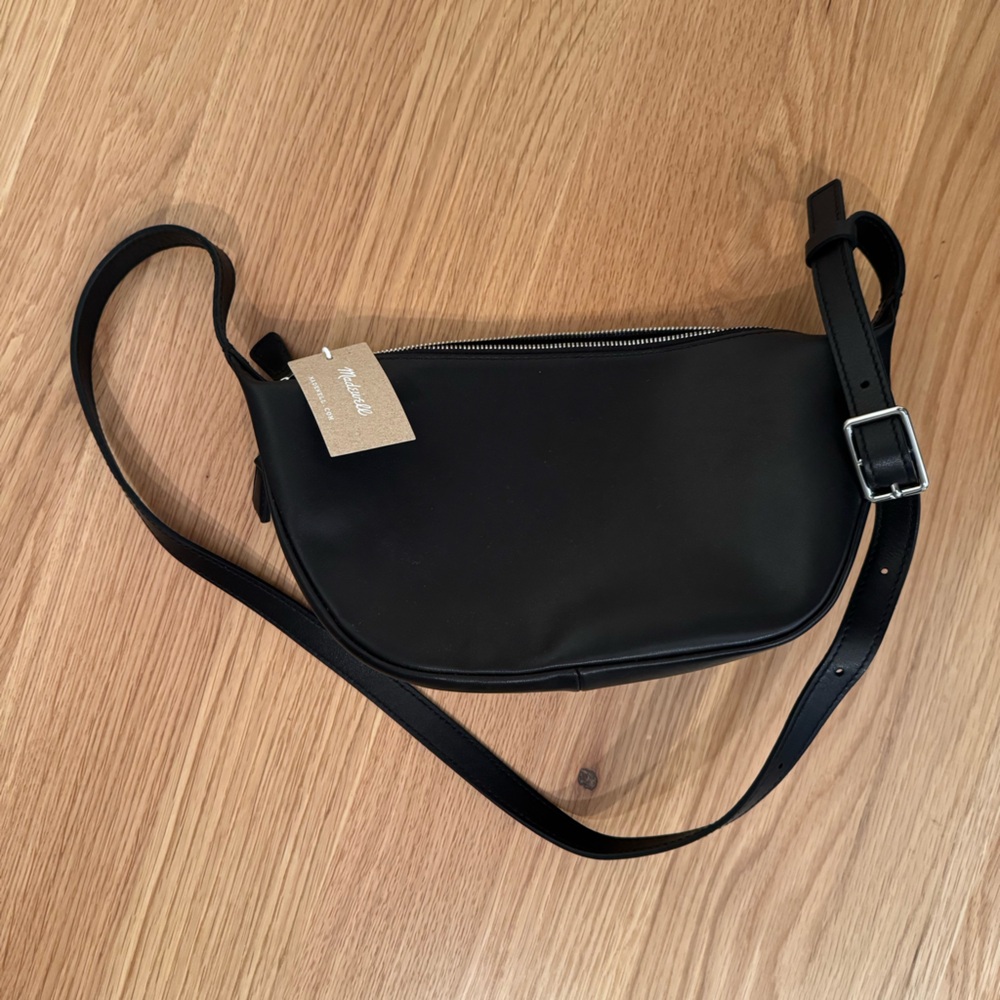 Madewell The Sling Crossbody Bag in Black Leather